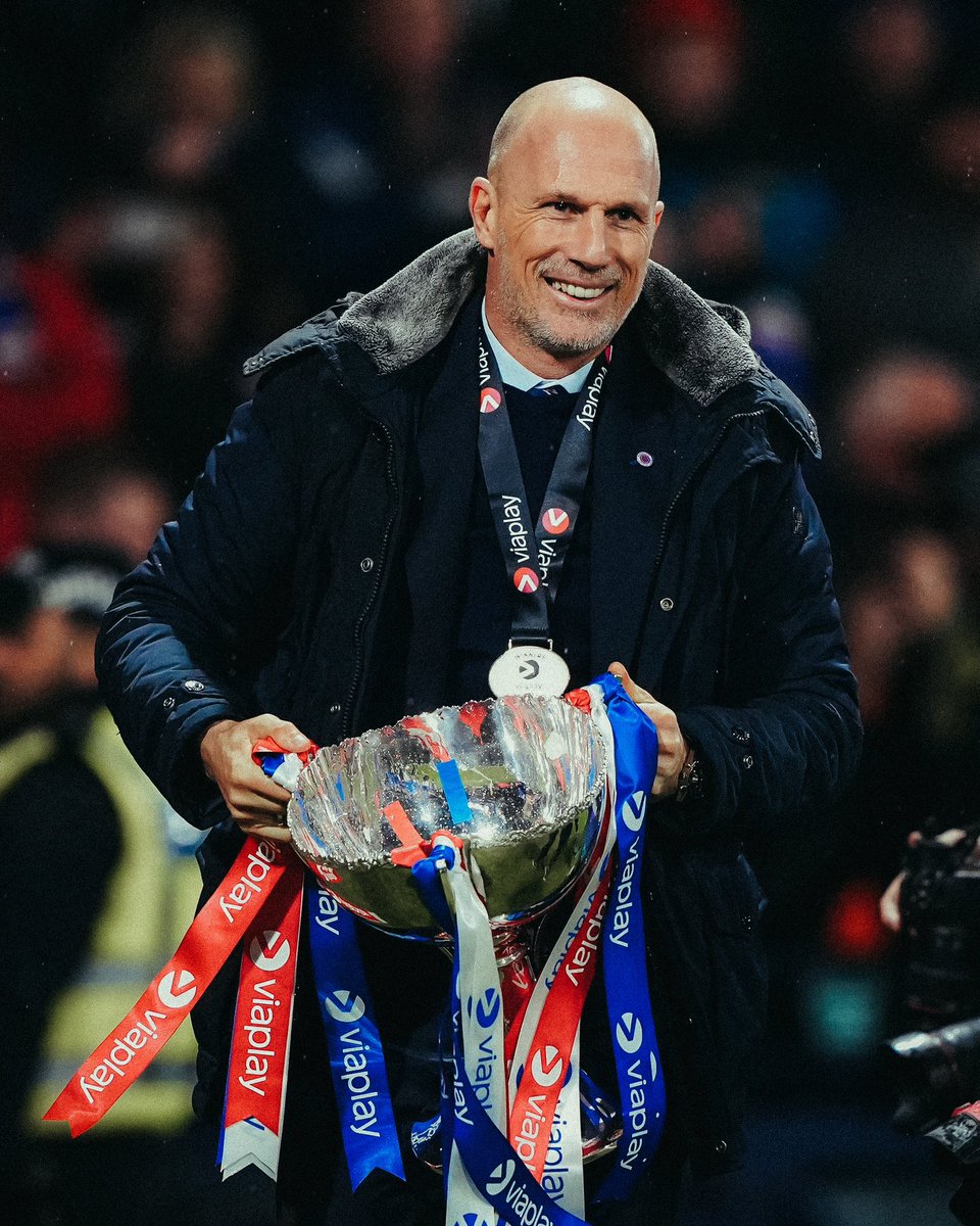 Scottish League Cup Winners! 🏆🔴⚪️🔵 This is what it means, this is what we live for!! 🔥👊🏻 So proud to win my first prize with this beautiful club. Let’s keep going, together!! 💙