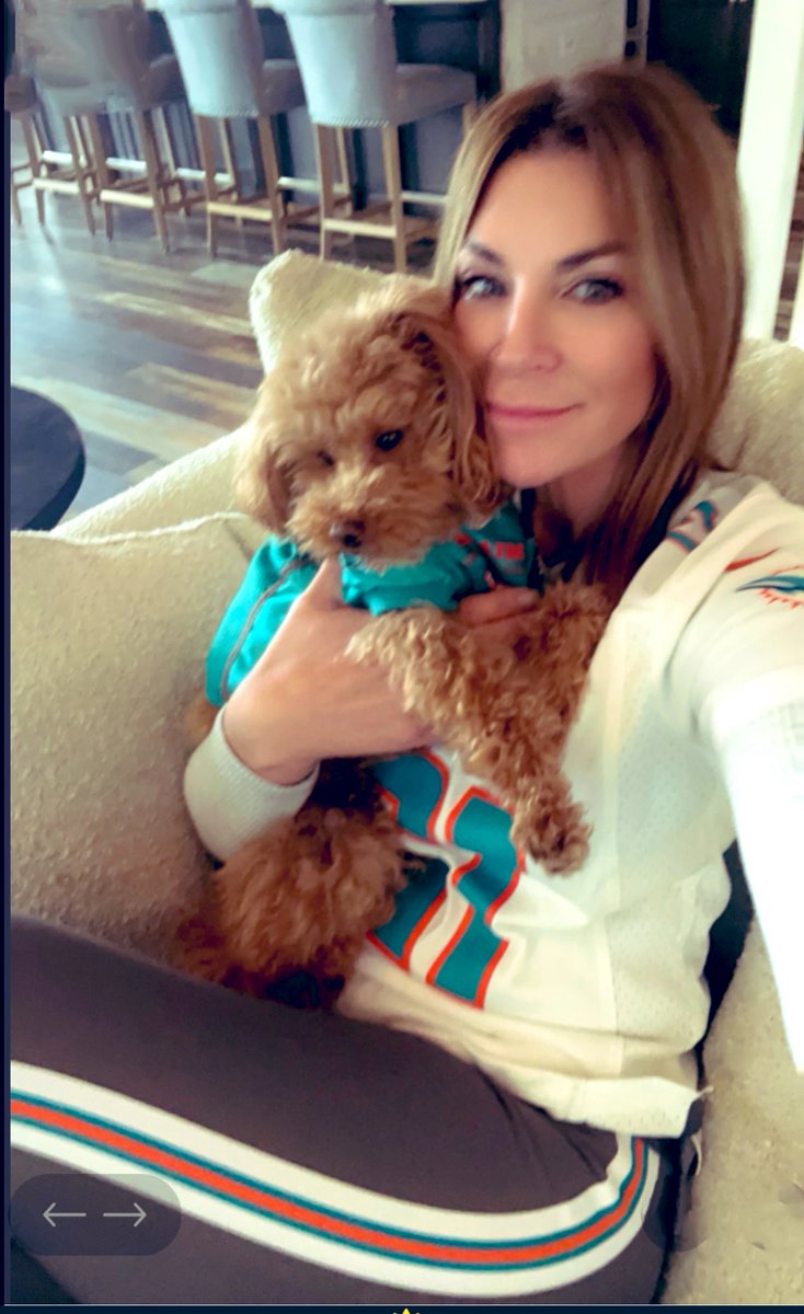 Upstate NY girl just hanging with my pooch watching my team 🐬🧡🐬showing some love to #17 JW <a href="/MiamiDolphins/">Miami Dolphins</a> 🐬🧡🐬