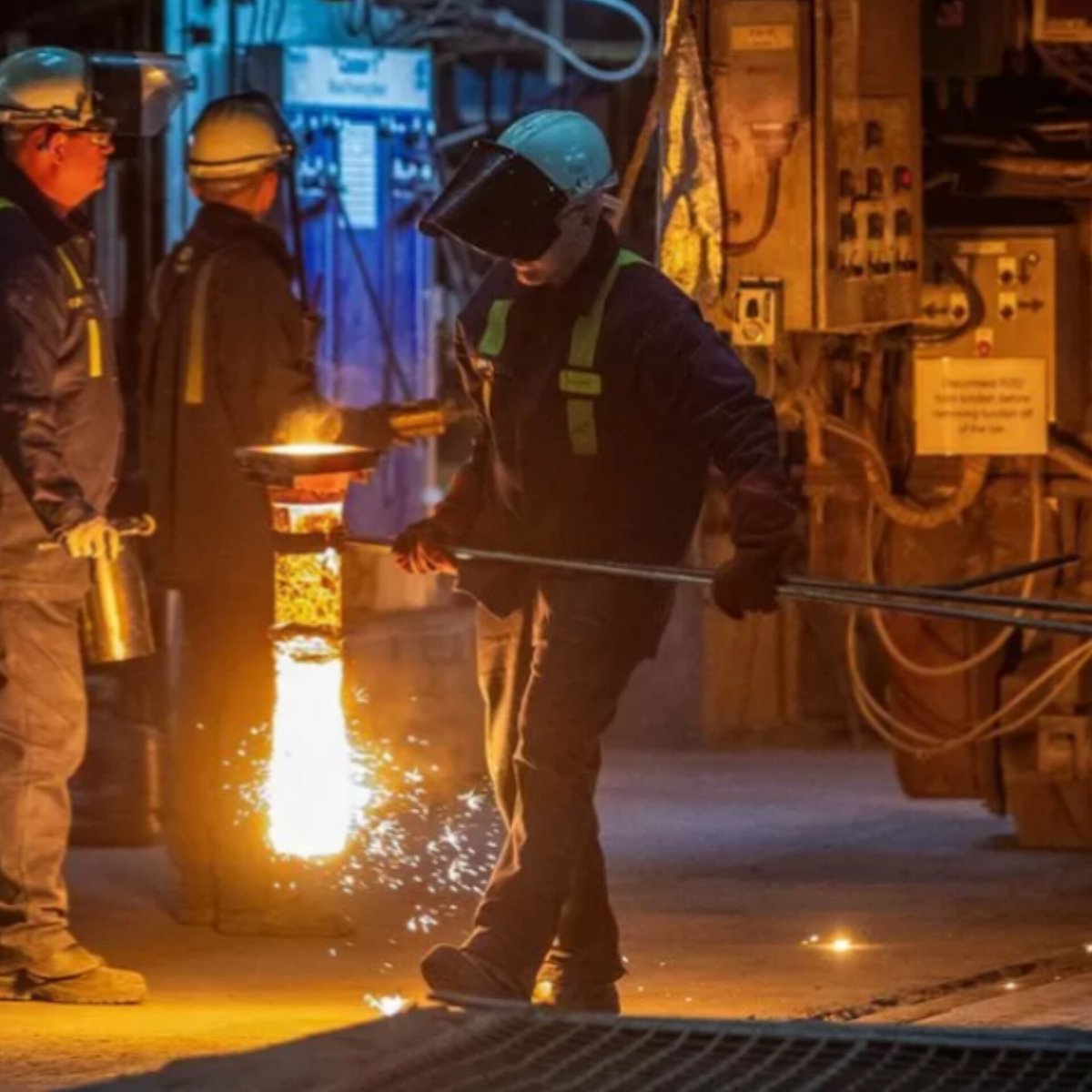 #Unite rejects #TataSteel's decarbonization plan, calls for job protection and #UK steel expansion. Clash with Community and #GMB unions. Ongoing talks, no formal announcement on #decarbonization timeline.

Read more on- shorts91.com/category/busin…

#TataSteel #UKIndustry
