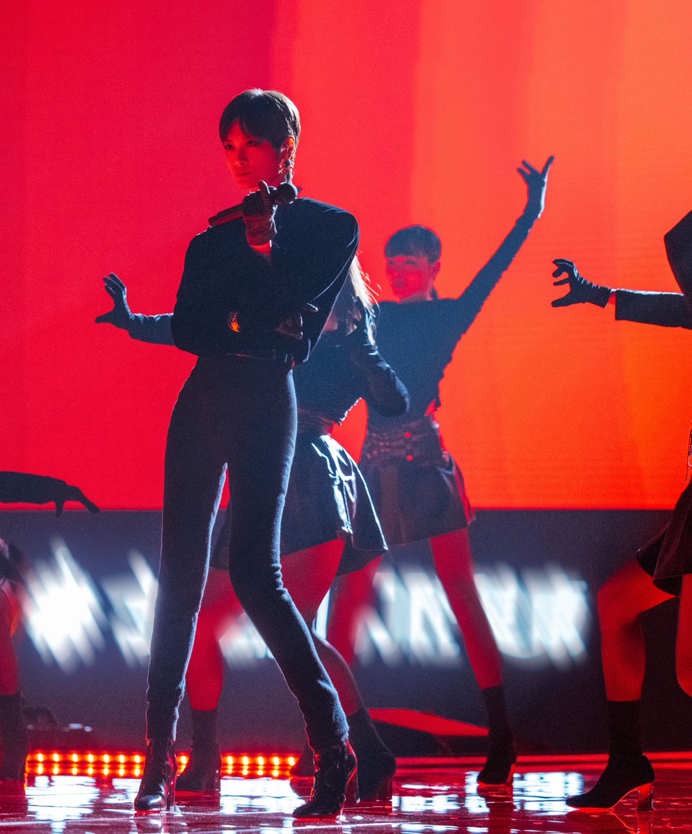 Chris Lee performed at the TENCENT VIDEO ALL STAR NIGHT 2023 and was awarded the Annual Influential Artist.

#李宇春 #liyuchun #chrislee