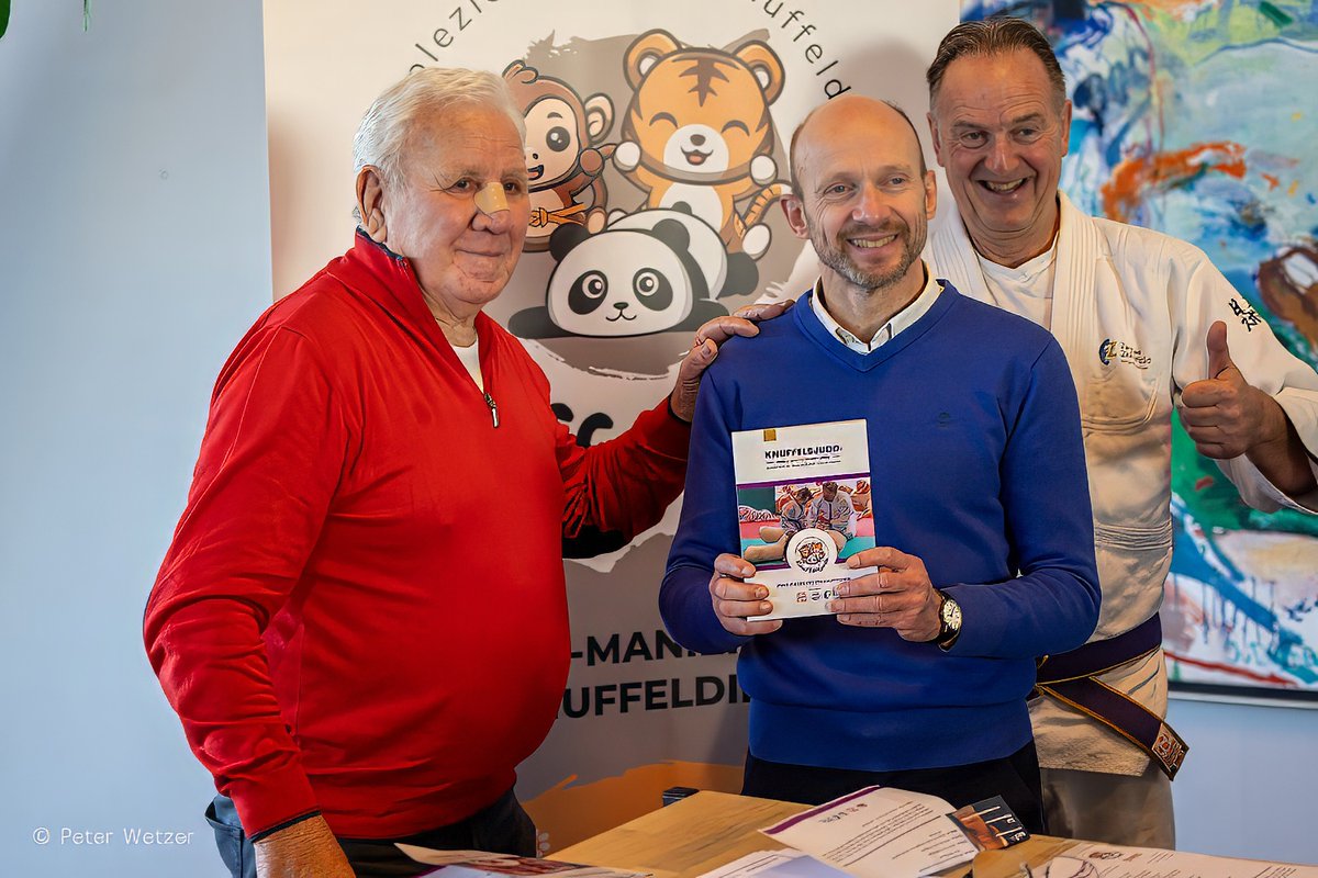 Vandaag naar Oegstgeest geweest bij de uitreiking van het nieuwe boek 'Knuffelsjudo' van Yos Lotens. Alle foto's op peterwetzer.nl

#NihonSport #Knuffelsjudo #YosLotens #Waardenvolbudo #KiesKwaliteit #PersonalPassionPerfection #judo #JBN #judobondnederland