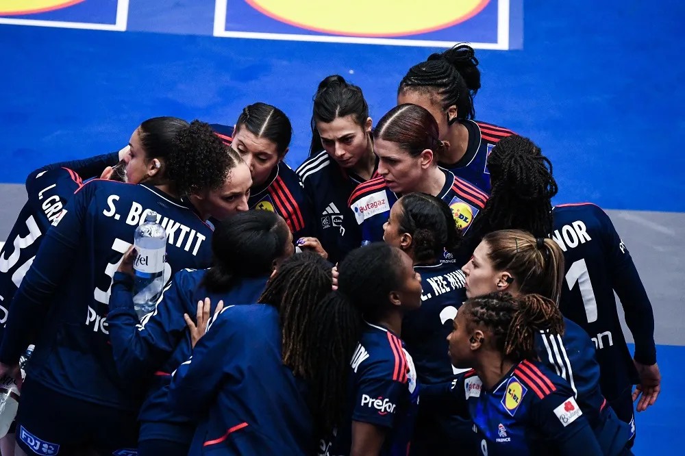 🔴 20 ans après son 1er sacre mondial, les Bleues 🇨🇵 décrochent leur 3eme titre de Champion du Monde ⭐⭐⭐ 

Résumé de la victoire face à la Norvège 🇳🇴 👉 handnews.fr/2023/edf-f-le-…