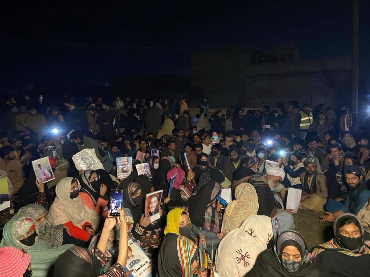 abdullahqesrani's tweet photo. ریاست و بلوچ !!
#StopStateTerrorism
#EndEnforcedDisappearances
#LongMarchAgainstBalochGenocide
#Blaoch
#Balochistan
#ReleaseAllMissingPersons #ReleaseBalochMissingPersons https://t.co/pUeRgE6Qdy