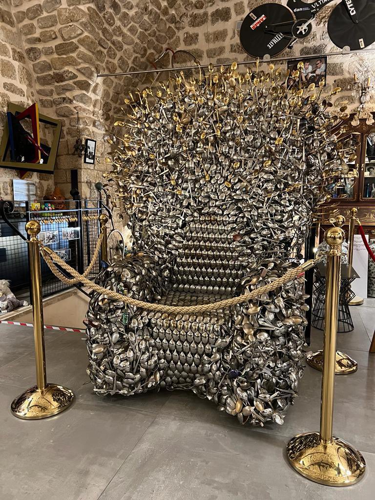 theurigeller's tweet photo. My dear friends, 
my Game of Spoons throne arrived today and I placed it in a perfect position in my museum. Can you please all come up with more names for my throne? If I like one of your names I will use it . 
Height of spoon chair: 2.4M
Width: 1.77 meters.
Depth: 1 meter 
Amount of spoons: 6.000
Weight: 300 kilo.
It took us one whole year to create it. And the Guinness World Record is in the works. Love you all 🪑💓

#GameOfSpoonsThrone #SpoonChairMasterpiece #SpoonThroneDelight #SpoonKingdom #RegalSpoonThrone #SpoonArtistry #SpoonEmpire #ThroneofSpoons #SpoonSpectacle #SpoonMarvel #SpoonsOfGreatness #SpoonCraftmanship #SpoonRoyalty #SpoonPalace #SpoonMajesty #SpoonWonderland #SpoonEnchantment #SpoonOpulence #SpoonElegance #SpoonExtravaganza #SpoonMasterpiece #spoon #spoonbender #spoonbending