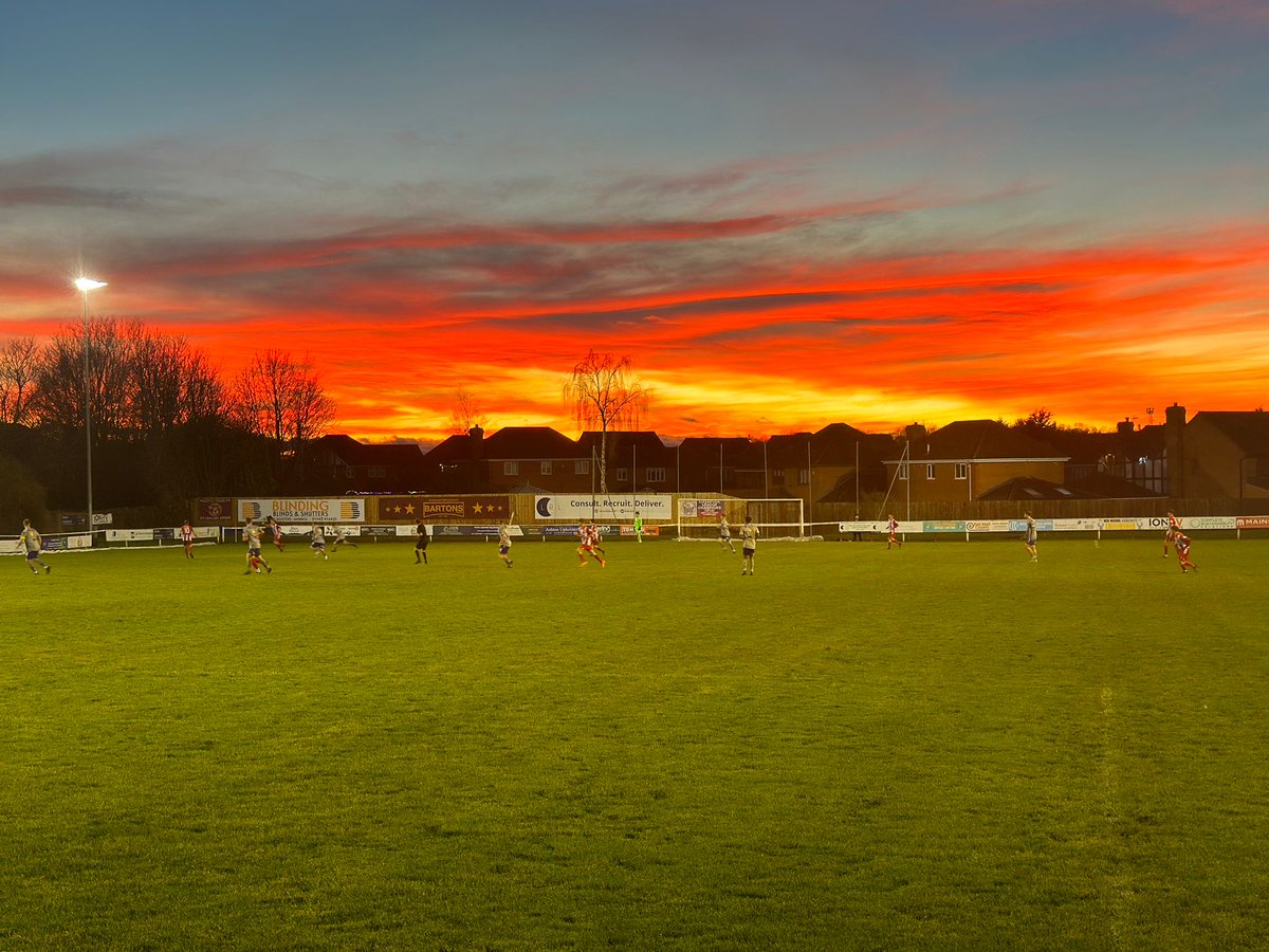 A Beautiful Sky for yesterday’s Christmas Event at Ashton Town. Huge thanks to ⁦@barntonfc⁩ for coming through yesterday and providing a competitive game 🙌 #upthetown #talkofthetown