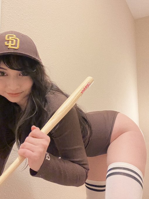 Let&rsquo;s play ball ⚾️ https://t.co/Qegaa5TCRE