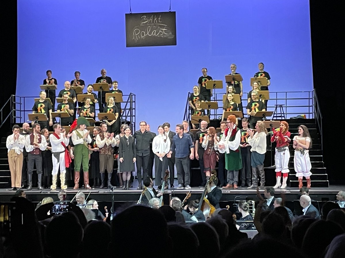 Berthold Seliger (@bertholdseliger) on Twitter photo Offenbachs „Banditen“ in der <a href="/Komische_Oper/">Komische Oper Berlin</a> - vergnügliche Inszenierung, spielfreudiges Ensemble, ein guter Abend 👏❤️
„Man sollte entsprechend seiner gesellschaftlichen Stellung stehlen“… Offenbachs „Banditen“ in der <a href="/Komische_Oper/">Komische Oper Berlin</a> - vergnügliche Inszenierung, spielfreudiges Ensemble, ein guter Abend 👏❤️
„Man sollte entsprechend seiner gesellschaftlichen Stellung stehlen“…