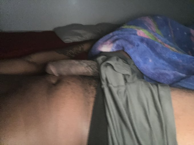 I wake up from my sleep with big dick problems everyday https://t.co/O9xd2CPl7S