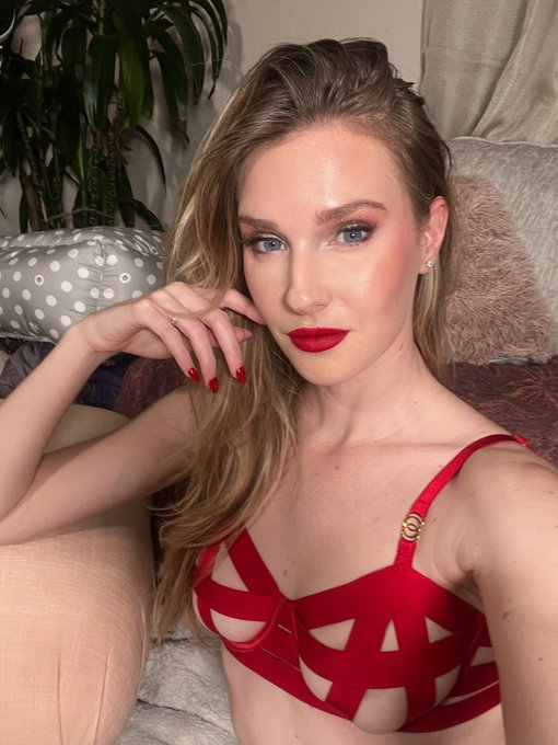About to go live! See you there ❤️❤️  https://t.co/V5T4BqLVsG https://t.co/qVL8Th1Igz<a href="/tag/mondaymood"class="tags"><span>#mondaymood</span></a><a href="/tag/seductivemonday"class="tags"><span>#seductivemonday</span></a>