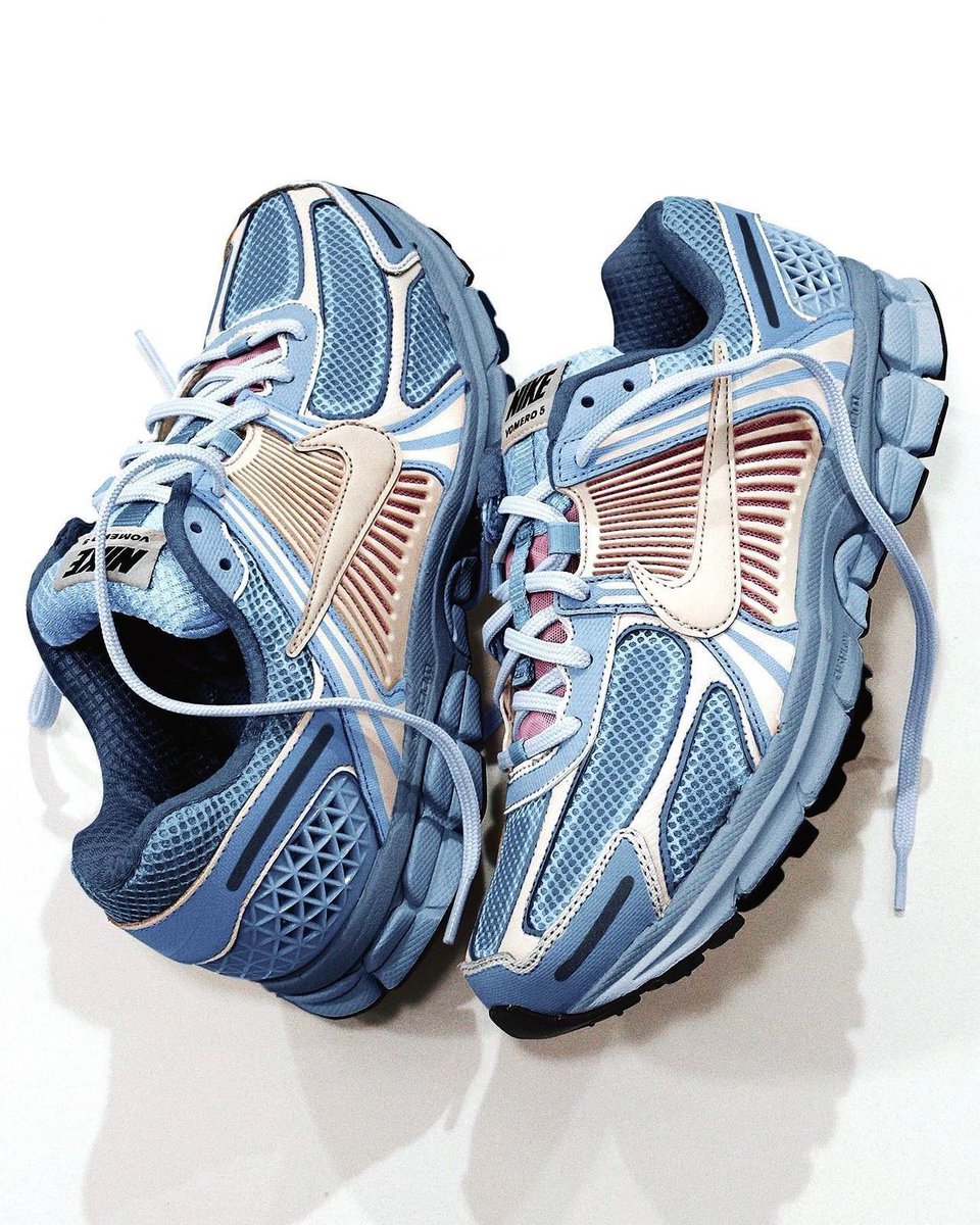 JustFreshKicks's tweet image. Nike Zoom Vomero 5 “Blue Eyes White Dragon” concepts ❄️