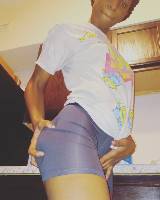 Idk.... https://t.co/WUoTfX4xZA<a href="/tag/tittytuesday"class="tags"><span>#tittytuesday</span></a>