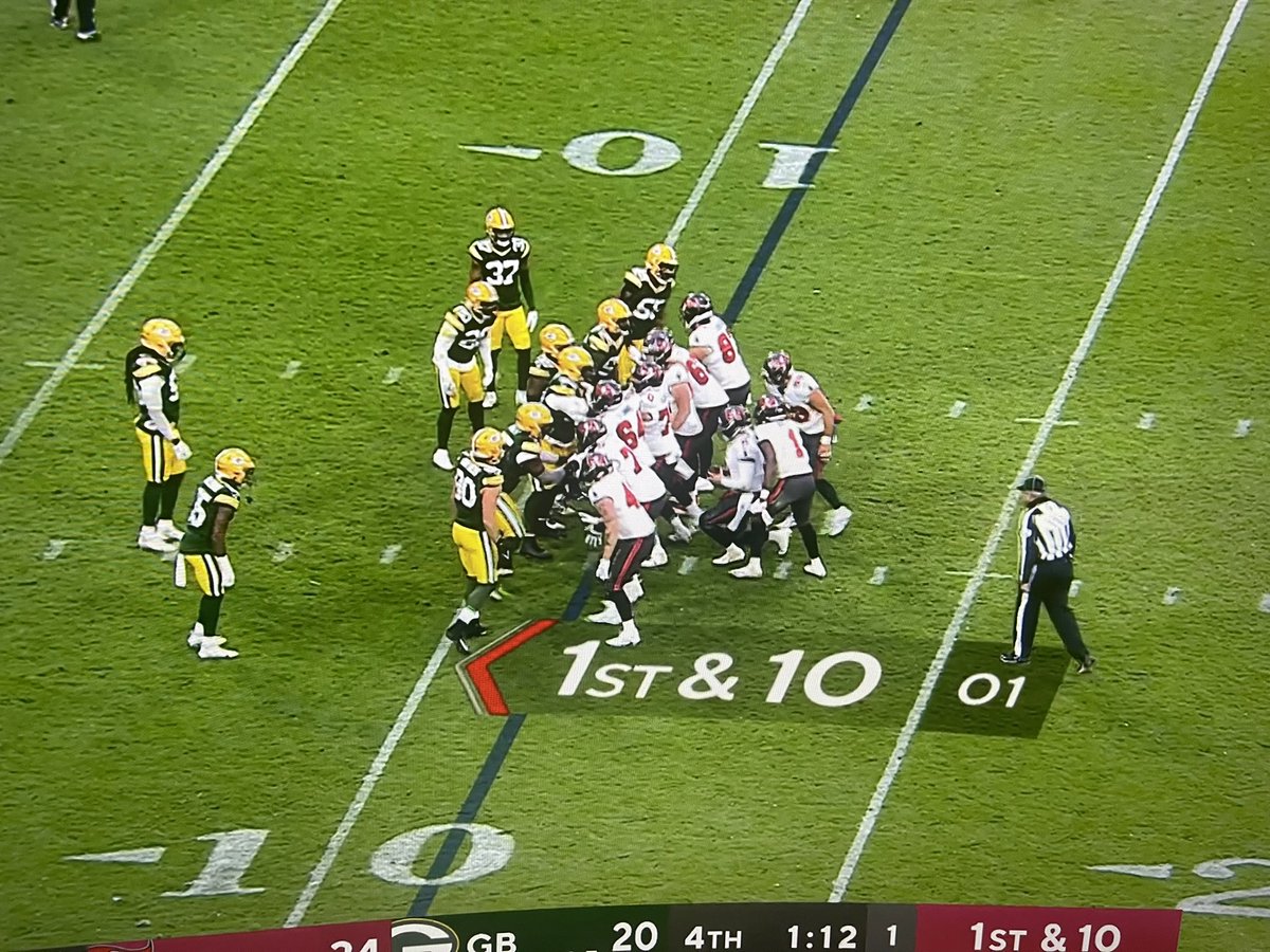 AndyHermanNFL's tweet photo. Two big time run stops for the Packers on the final two plays of the game. Packers clearly had seen this play before and were ready for it. https://t.co/RzpYtAYHtU