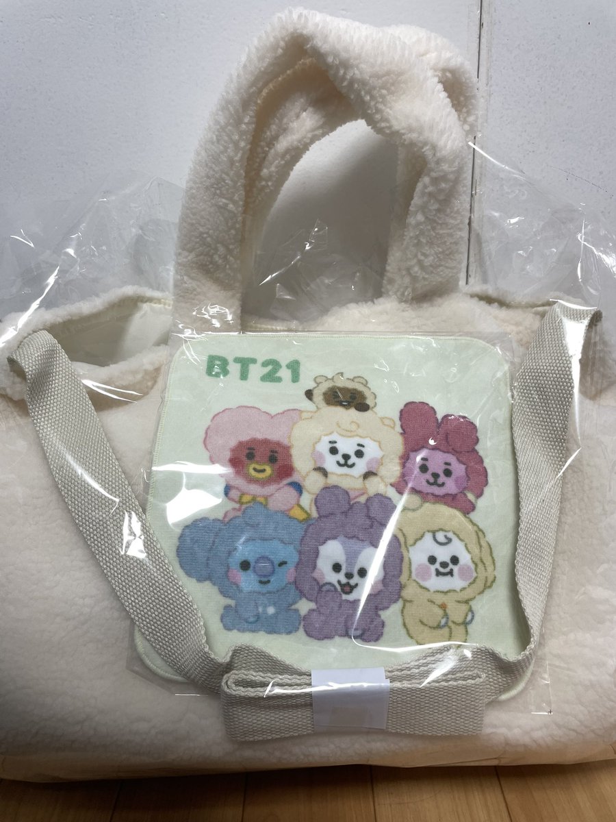 Please help RT! I have 2 extra bt21 & japan happy bags left that I would like to sell I take PayPal f&f, wise or Zelle. #WTSBTS