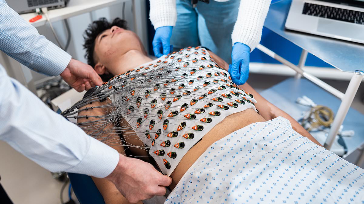 After Luton captain Tom Lockyer has cardiac arrest and collapses on the pitch, could this heart vest that maps electrical activity help save thousands of lives? trib.al/XFfe21v
