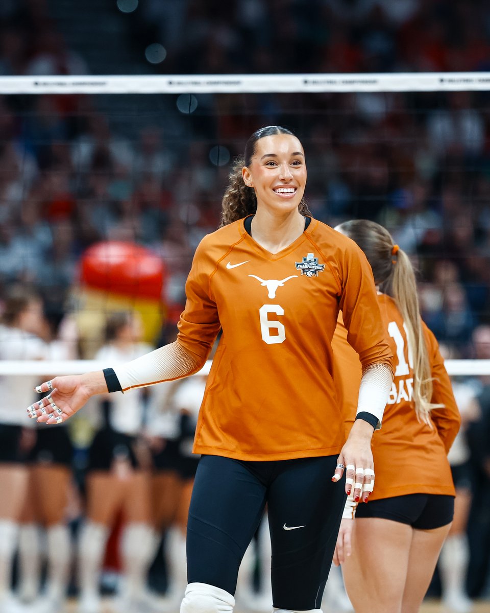 TexasVolleyball's tweet photo. 1️⃣0️⃣ kills for @MadiSkinnerr!!!

Texas leads 1️⃣8️⃣-1️⃣0️⃣ 🤘

#HookEm https://t.co/Fk9oRNxX91