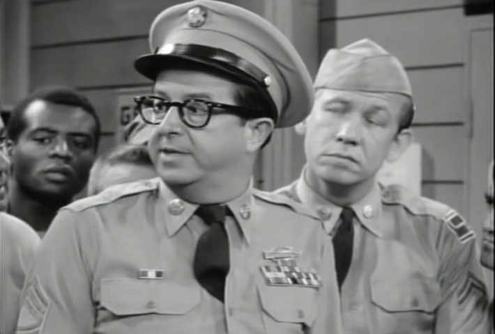 RandCaps's tweet image. Bilko cheated out of his uncle's will, but only gets a parrot. He starts a rumor that the parrot holds the key to a hidden treasure map! #ParrotTreasureMap #HiddenTreasure [From The Phil Silvers Show, Ep: "Where There's A Will," (Tue, Nov 27, 1956)]