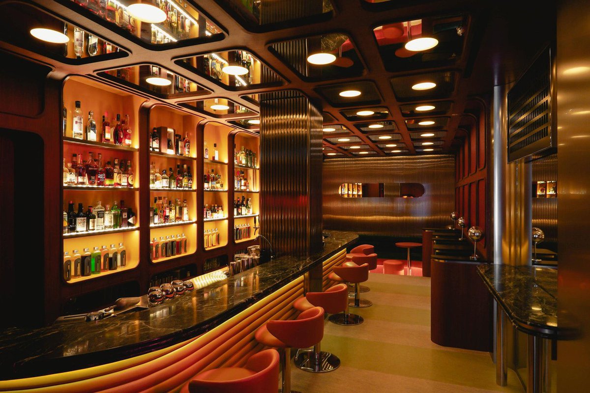 luusssso's tweet image. Night Hawk Bar // Singapore