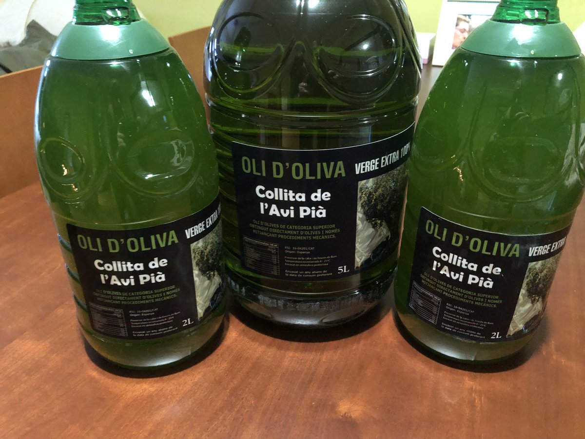 miranda_trauma's tweet photo. Este año para mis compromisos... aceite de oliva virgen ecológico. #olidelraig #oroliquido #km0
Gràcies @CollitaL què bé que ho feu! 
Todavía estáis a tiempo. Pedidos en el teléfono 638373537 https://t.co/OSQBzOg3nH
