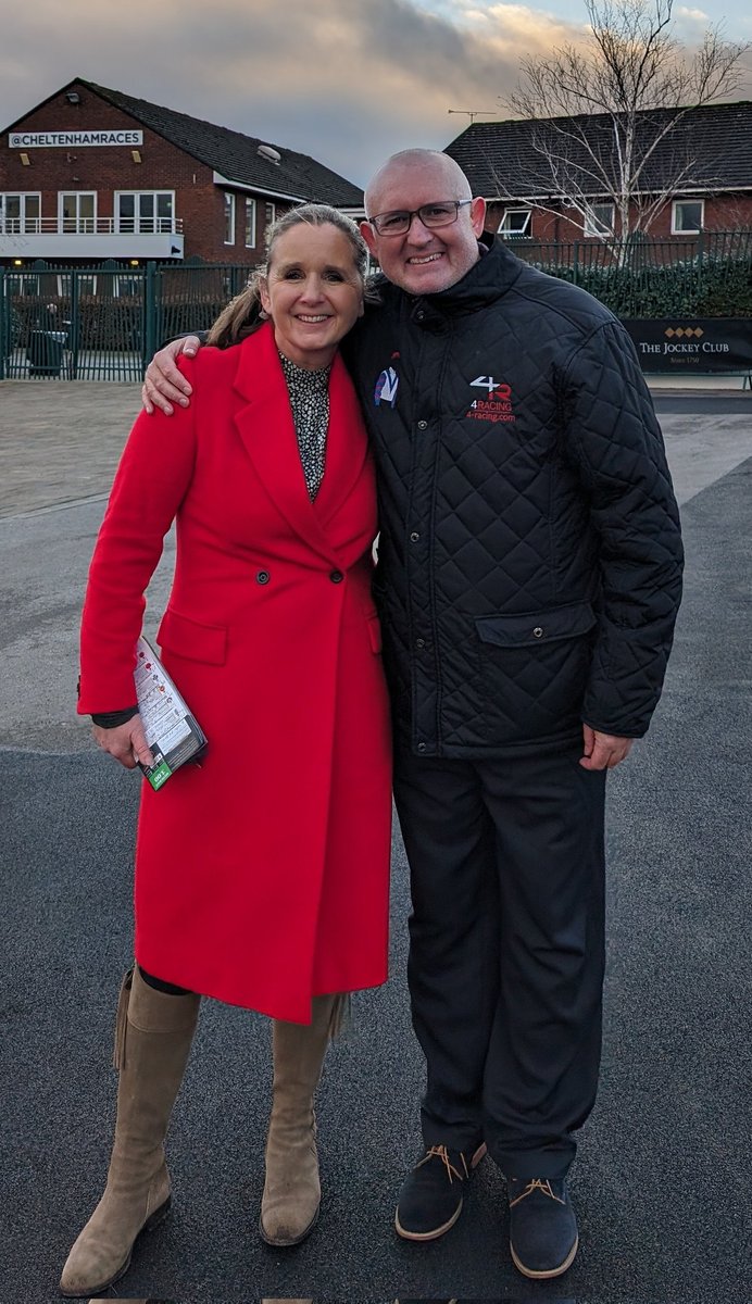 Thank you to <a href="/AlicePlunkett/">Alice Plunkett</a>  <a href="/itvracing/">ITV Racing</a> for agreeing so politely to having a picture with me <a href="/CheltenhamRaces/">CheltenhamRacecourse</a> . A truly  genuine, approachable and delightful lady. Happy Christmas to you 🌲🎅from myself and <a href="/4_racing_owners/">4 Racing Owners Club</a> Do look out for our horse Our Dylan in the spring🏇🏇🏇