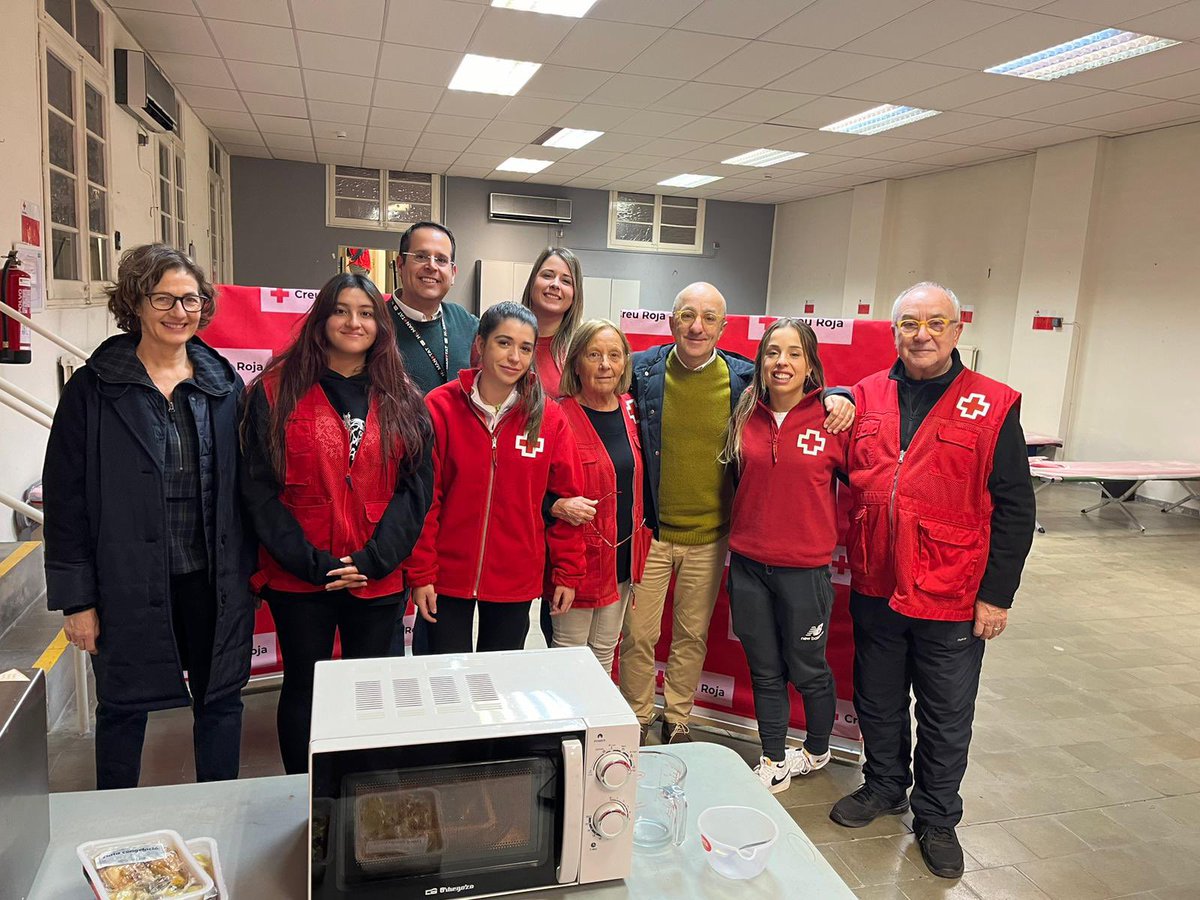Lau_Pini's tweet photo. ❄️ Activem el nivell 2 de l’operació fred. 

🏥 Espai d’acollida nocturna obert per aquelles persones que viuen en situació de carrer. 

#operaciofred @CreuRojaSBD https://t.co/dQWQM3BeCN