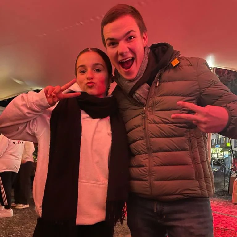 HHurdebise's tweet photo. Ce week-end, passage au marché de Noël de Spa pour assister au spectacle D'UDS Underground Dance School, félicitations et au marché de Noël du RCF Sart ! 👏🏻💃⚽ https://t.co/hEPiDAoZrE