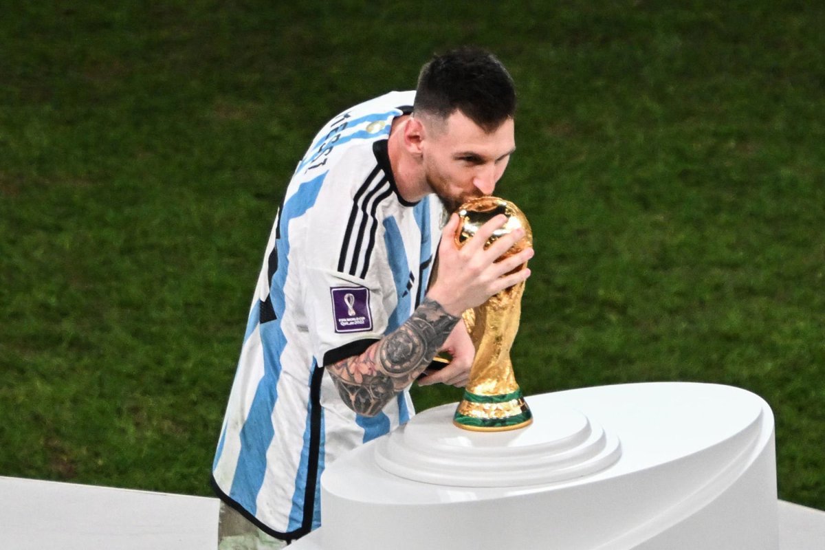 ARG4ARB's tweet photo. اليوم، الذكرى السنويةً الأولى لتحقيق النجمة الثالثة بقيادة الأسطورة ليونيل ميسي في قطر. 

كل عام وأبطال العالم بخير 💙🏆🏆🏆. https://t.co/slSWDDtleZ