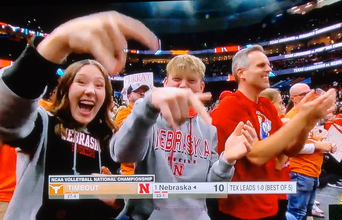 _farrelltex_'s tweet photo. Will they never learn? 
🤘🏼🏐 #HookEm https://t.co/FKXG67p84E