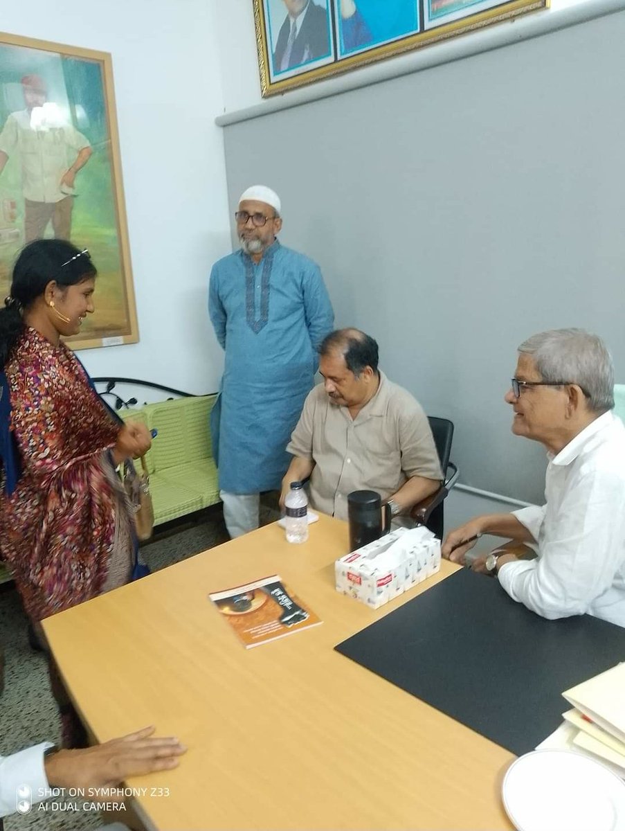 SyamaliDas's tweet photo. আ'লীগ নেতা আবদুর রাজ্জাক অকপটে স্বীকার করলেন- @bdbnp78 নেতাকর্মী রাজনৈতিক প্রতিহিংসায় গ্রেফতার।
হাসিনা অধীনে প্রহসনের নির্বাচনে অংশগ্রহণ করার ইচ্ছে প্রকাশ করলে  বিএনপির নেতৃবৃন্দ  জামিনে মুক্তি পেতেন।

স্যালুট ফখরুল স্যার ও নেতৃবৃন্দদের
যে লোভ-লালসায় নিজের মাথা বি��্রি করেন নাই। https://t.co/9fWJBo40st