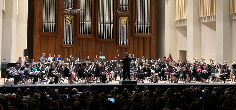 whatsnewatrjh's tweet photo. Such a wonderful performance this afternoon by our JH choir and band students at Jones Hall! Their hard work is really showing! https://t.co/fR6BHuDI3h