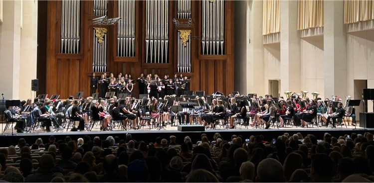 whatsnewatrjh's tweet photo. Such a wonderful performance this afternoon by our JH choir and band students at Jones Hall! Their hard work is really showing! https://t.co/fR6BHuDI3h