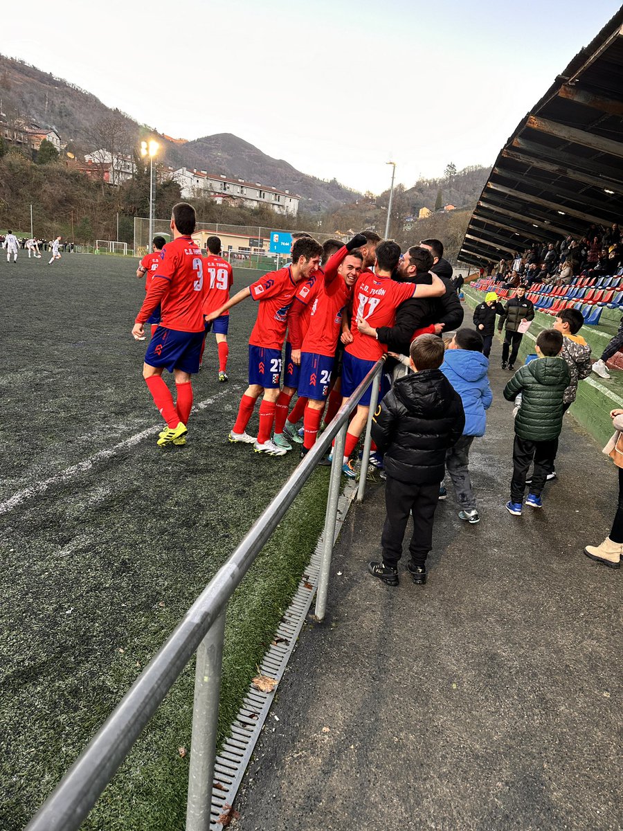 Partido complicado ante el Europa de Nava con un ajustado 2-1 final y el equipo visitante dando la cara en todo momento y creando ocasiones para empatar el partido que se decidió en jugadas puntuales. Hasta ahora el mejor equipo que pasó por La Bárzana.