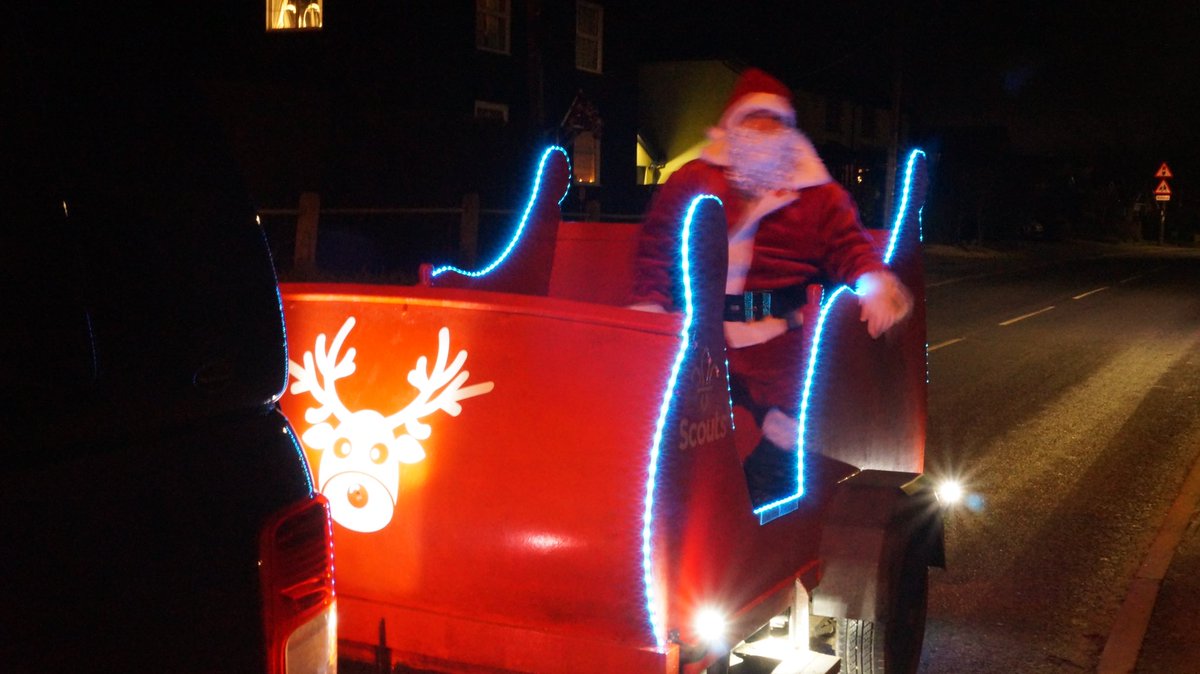 StuLittle1972's tweet photo. Great night out in #Rettendon with the main man.  Thanks to @Lauren0908143 for organising the locals. 

Santa even managed a visit to @KellyBronze on the way back https://t.co/8wA5zaxAus