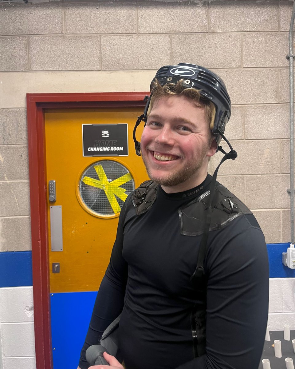𝗧𝗜𝗠 𝗚𝗘𝗧𝗦 𝗧𝗛𝗘 𝗣𝗟𝗔𝗬𝗘𝗥𝗦 𝗣𝗟𝗔𝗬𝗘𝗥 𝗢𝗙 𝗧𝗛𝗘 𝗚𝗔𝗠𝗘 🦅

Tonight’s players player of the game and receiving the helmet is #6 Tim Lyons making his debut for the Seahawks and keeping a clean sheet🙌🏼