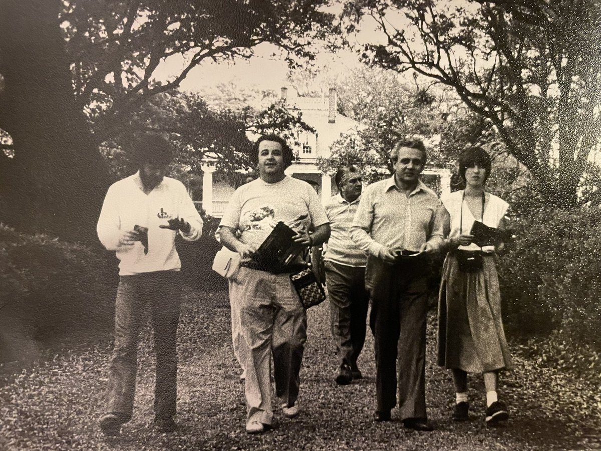 Claude Villers est parti. Il m’a offert des années radiophoniques de rêve. Avec lui j’ai marché sur beaucoup de routes du monde. #Visa #Marcheoureve #commeonfaitsanuit, un homme rare qui n’hésitait pas à mettre en valeur son équipe.Ici La Nouvelle Orléans 79 Merci Claude