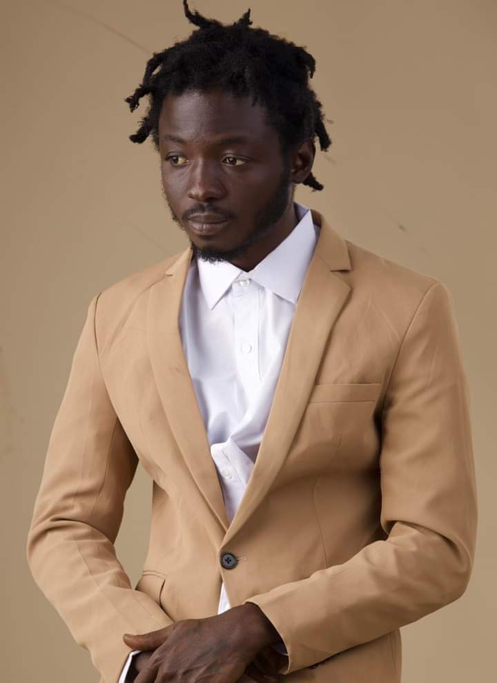 DelphineSankara's tweet photo. 🔴Mali🇲🇱/Ce jeune rappeur #IBA_Montana a sacrifié la moitié de sa carrière pour libérer son Pays.
Il a dénoncé la malgouvernance du régime Malhonnête de #Boua.
@GoitaAssimi doit le décorer !
#SiDi tu es fort 💪
La lutte continue.. https://t.co/VWbYHXT5lB