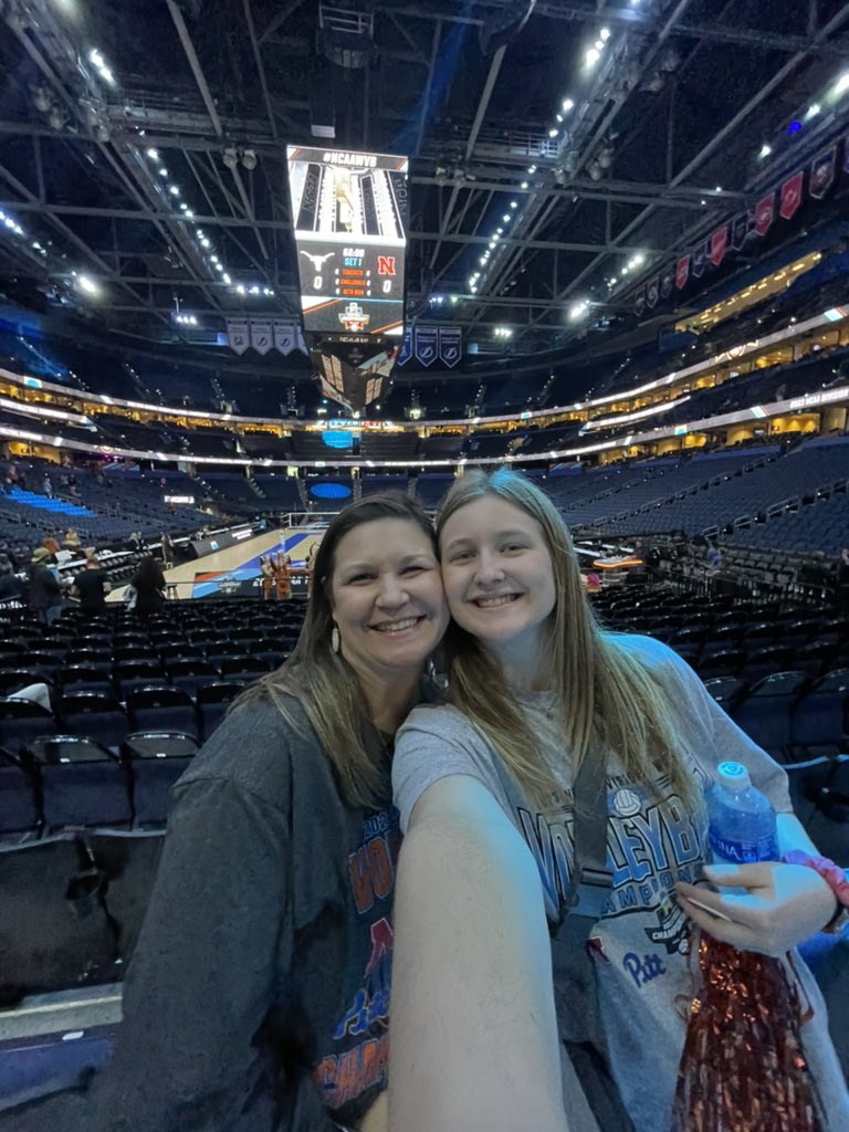 Hanging with <a href="/KoehlAlyssa/">Alyssa Koehl</a> at the <a href="/NCAAVolleyball/">NCAA Women's Volleyball</a> Tournament! #NCAAWVB