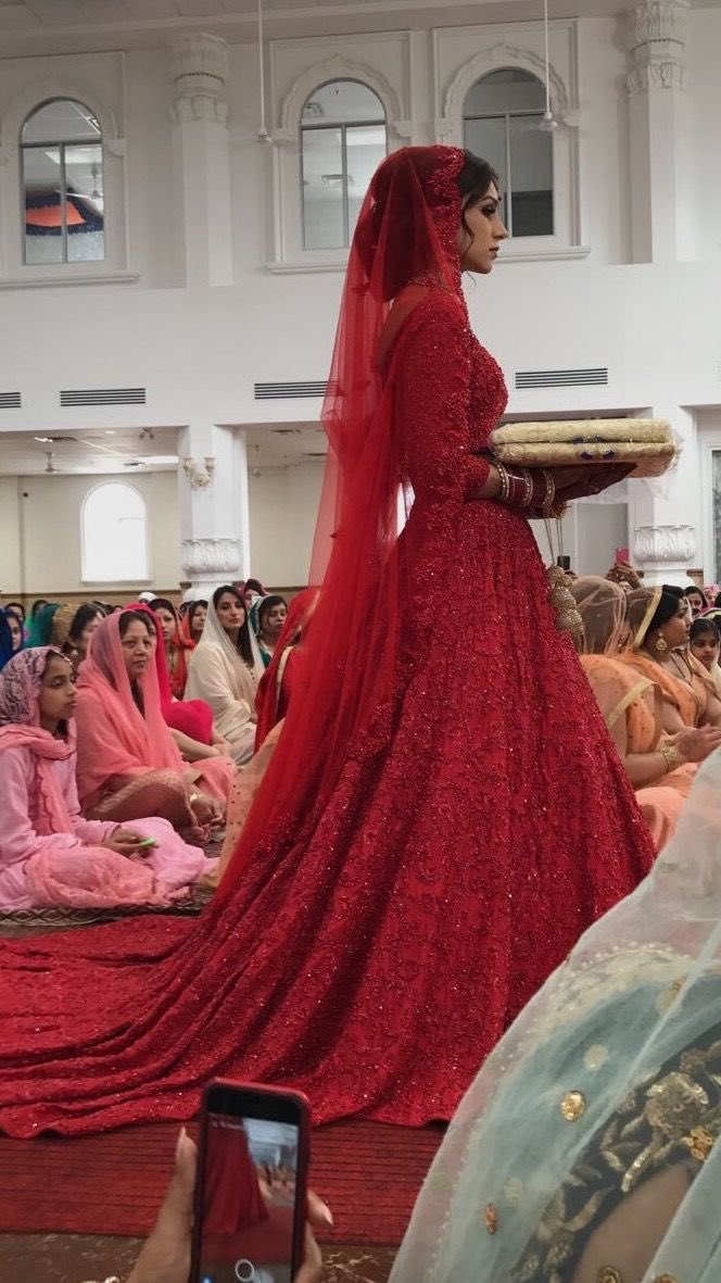 trisdhaliwal's tweet photo. So regal and elegant 🙏🏼 https://t.co/Jw6WuVDmJk
