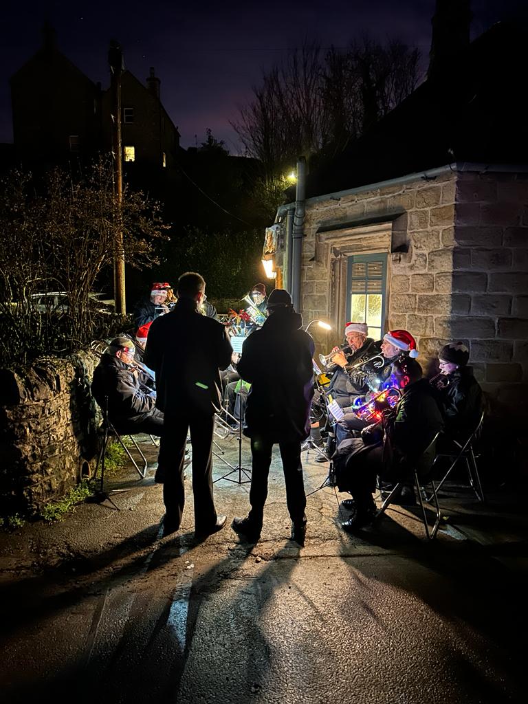 hathersagebb's tweet photo. Always a pleasure to play at Toll Bar Fish &amp; Chips Stoney Middleton. Thank you to the friendly audience and to TB for our delicious post carolling fish and chips. https://t.co/O0ppgngYju