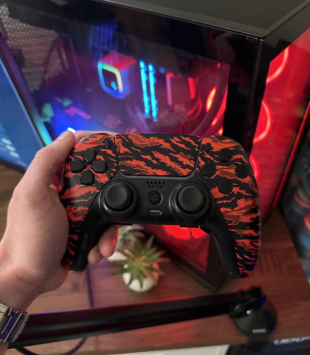 MY NEW SCUF CONTROLLER! 🤩 Locked in with a red camo controller in honor of #MW3 and obviously…it suits the KARNAGE theme quite well. Huge thanks to the @ScufGaming team for hooking me up! Reply with a picture of your controller, I wanna see something 👀