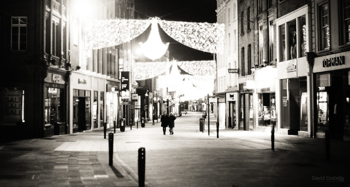 Christmas Day alone on Grafton Street - 2014

I still haven't found the couple in the photo...

davidcostellophotography.com/grafton-street…

Closing in about an hour for Christmas delivery in Ireland!

#Christmas #GraftonStreet #Dublin #Gift #christmaspresents #christmasgifts #ShopLocal #IrishMade