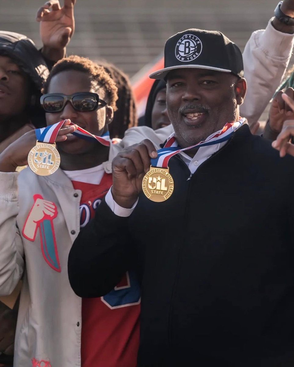 big congratulations to my guys at duncanville on winning back2back state championships🔥. @STATECHAMP_JOE @RamelBorner @CoachShelton10 @tempo_strike @CoachSamuels11 @Myke_Sixx #Dville #Fam4L ❤️.