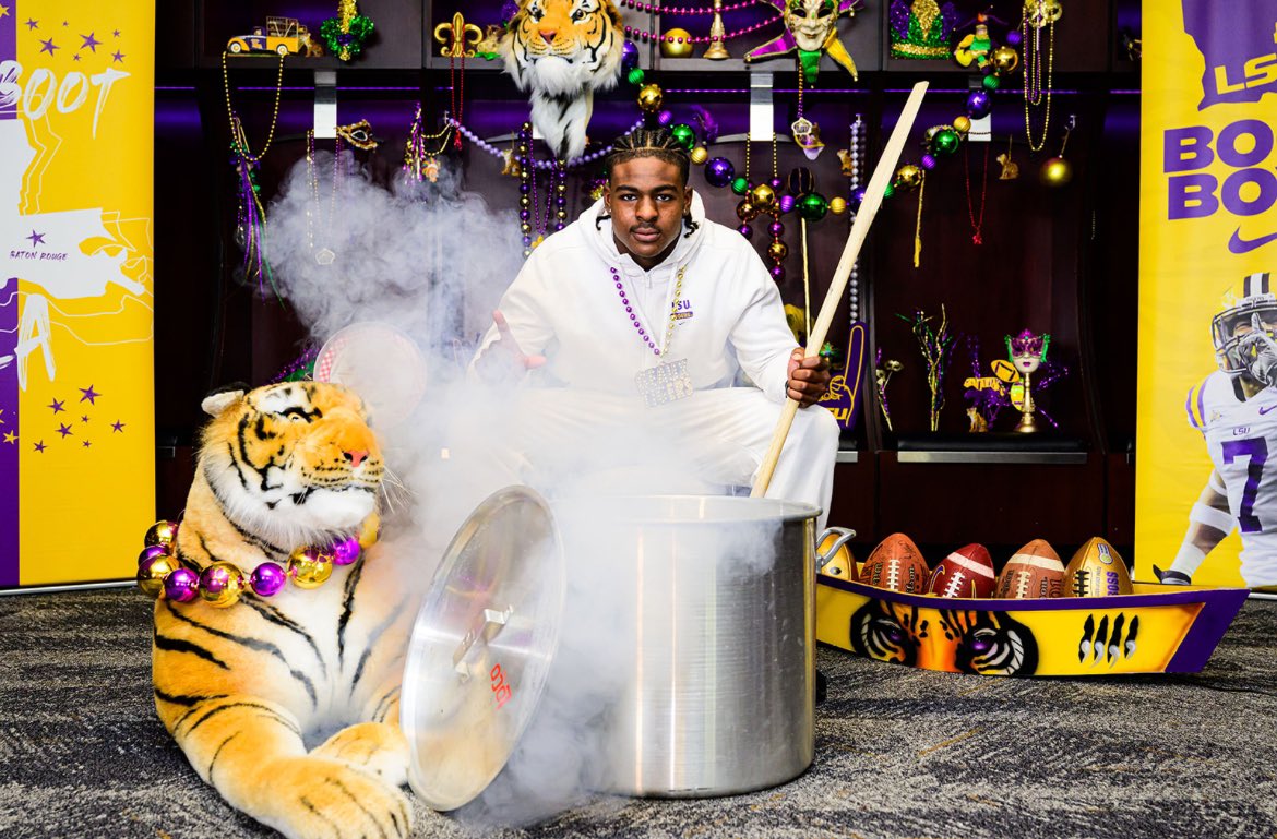 Tut_Kolaj56's tweet photo. Great Official Visit…being a prospect is officially almost over @LSUfootball #DeathVally #GeauxTigers https://t.co/SNggjrDdcq