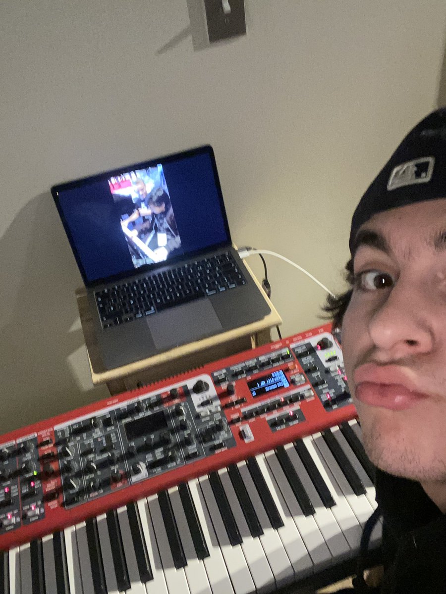 omarito041's tweet photo. Working on today’s video https://t.co/aOVvJu9E3A
