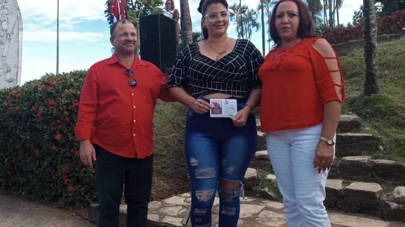 YunierBatista2's tweet photo. Lindo y patriótico acto en celebración del aniversario 65 de la toma  de Sagua de Tánamo te dice que habrá Revolución para siempre#Holguin. https://t.co/3Vomekt8Id