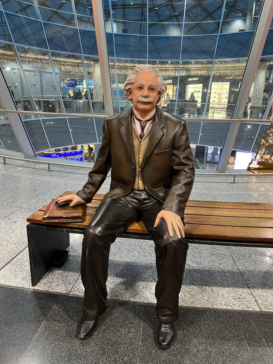 doda_elda's tweet photo. Frankfurt Airport https://t.co/NFeKpdZDMw