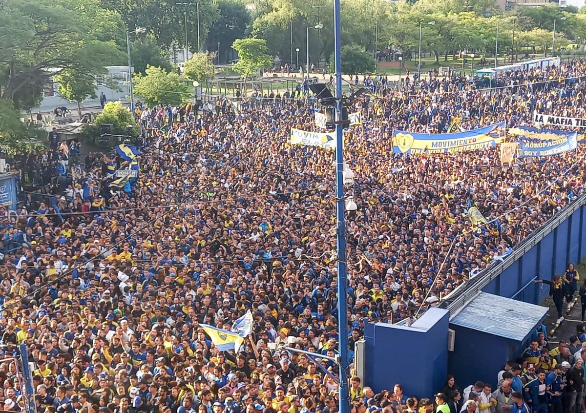 ⚽️🇦🇷TOP 5 de las elecciones con más votos en la historia del fútbol argentino. 

BOCA 2023: 47.600
Boca 2019: 38.363
Boca 2015: 26.136
Boca 2011: 24.704
River 2021: 19.883

El movimiento popular más grande del mundo.