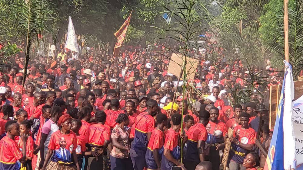 GilbertMokonzo's tweet image. #CODE Bravo au candidat député national @JeanLucienBussa N°113 de #BUDJALA pour avoir organisé une grande manifestation convaincante ce dimanche 17/12/2023 à #LIKAW dans son village natal,visant à mobiliser ses électeurs en faveur de la réélection du #Fatshi20_20 @Presidence_RDC