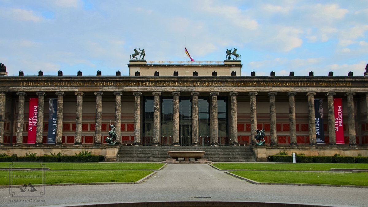 FentonPhoto's tweet image. Columns at the Altes Museum. #AltesMuseum #OldMuseum #MuseumIsland #landmark #building #Berlin #Germany #Museum #architecture #lawn #sidewalk #Brandenburg @BerlinTourism @visitberlin @melbtravel @srilankan_views @TravelnChill