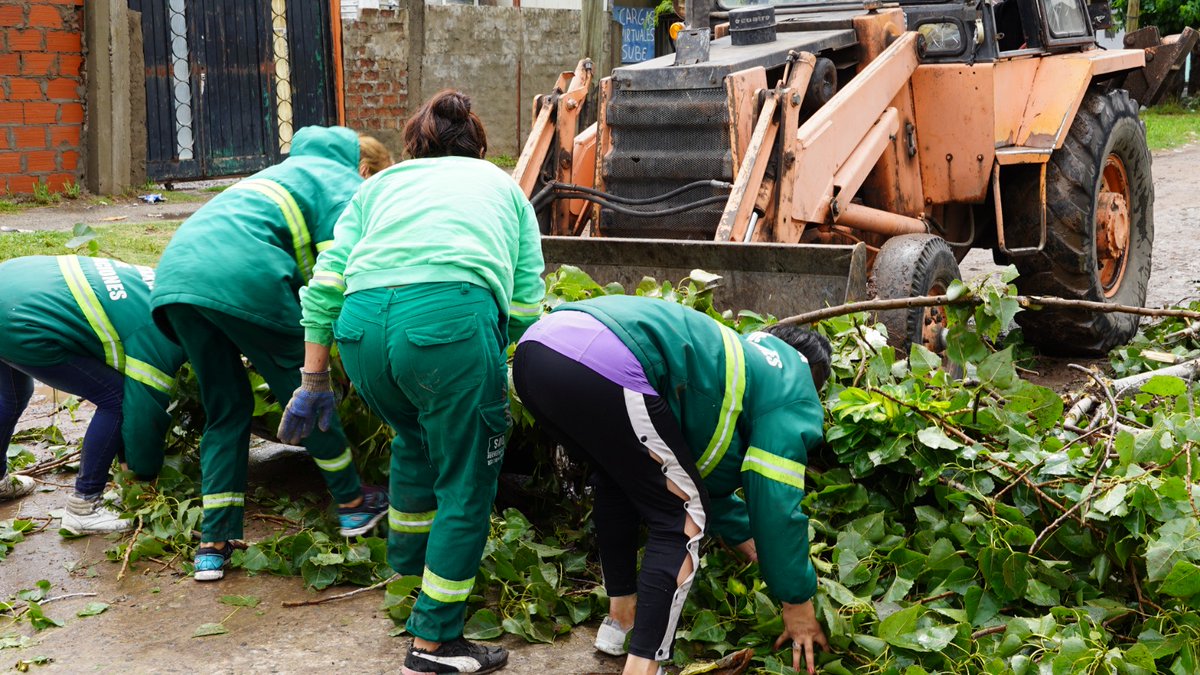 gustavomenendez's tweet photo. Estamos en estado de emergencia… les pedimos a los vecinos colaboración y mucha paciencia. Muchas Gracias!!!
SEGUIMOS TRABAJANDO EN TODO EL DISTRITO DE MERLO…
#MerloCentro #MarianoAcosta #Libertad https://t.co/lHdi90TALP