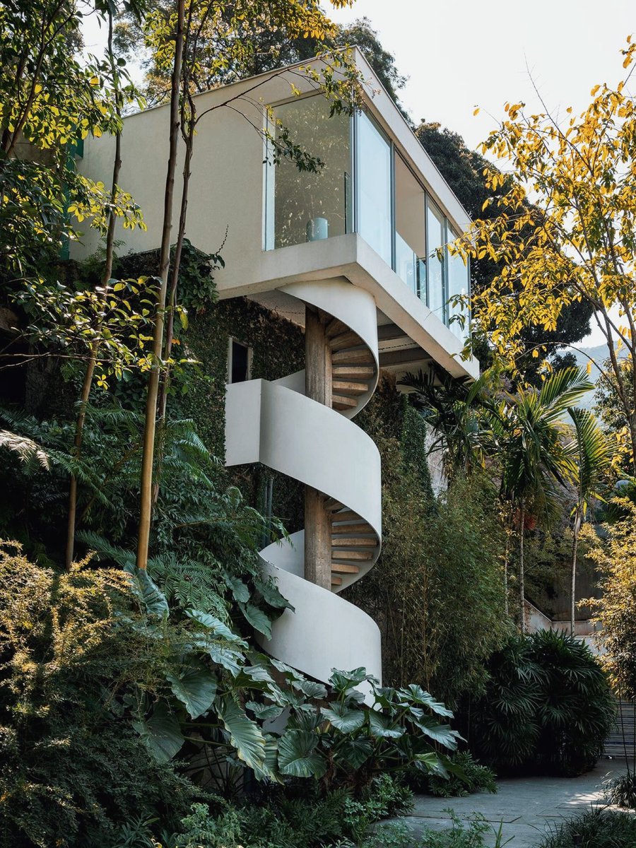 luusssso's tweet image. Home in Rio de Janeiro designed by Brazilian architect Oscar Niemeyer